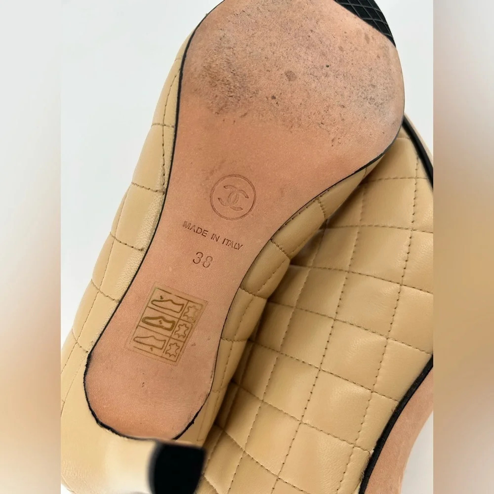 Chanel Beige Quilted Leather w Black Cap Toe Short Bootie Heels Size 38 07A - Picture 13 of 16